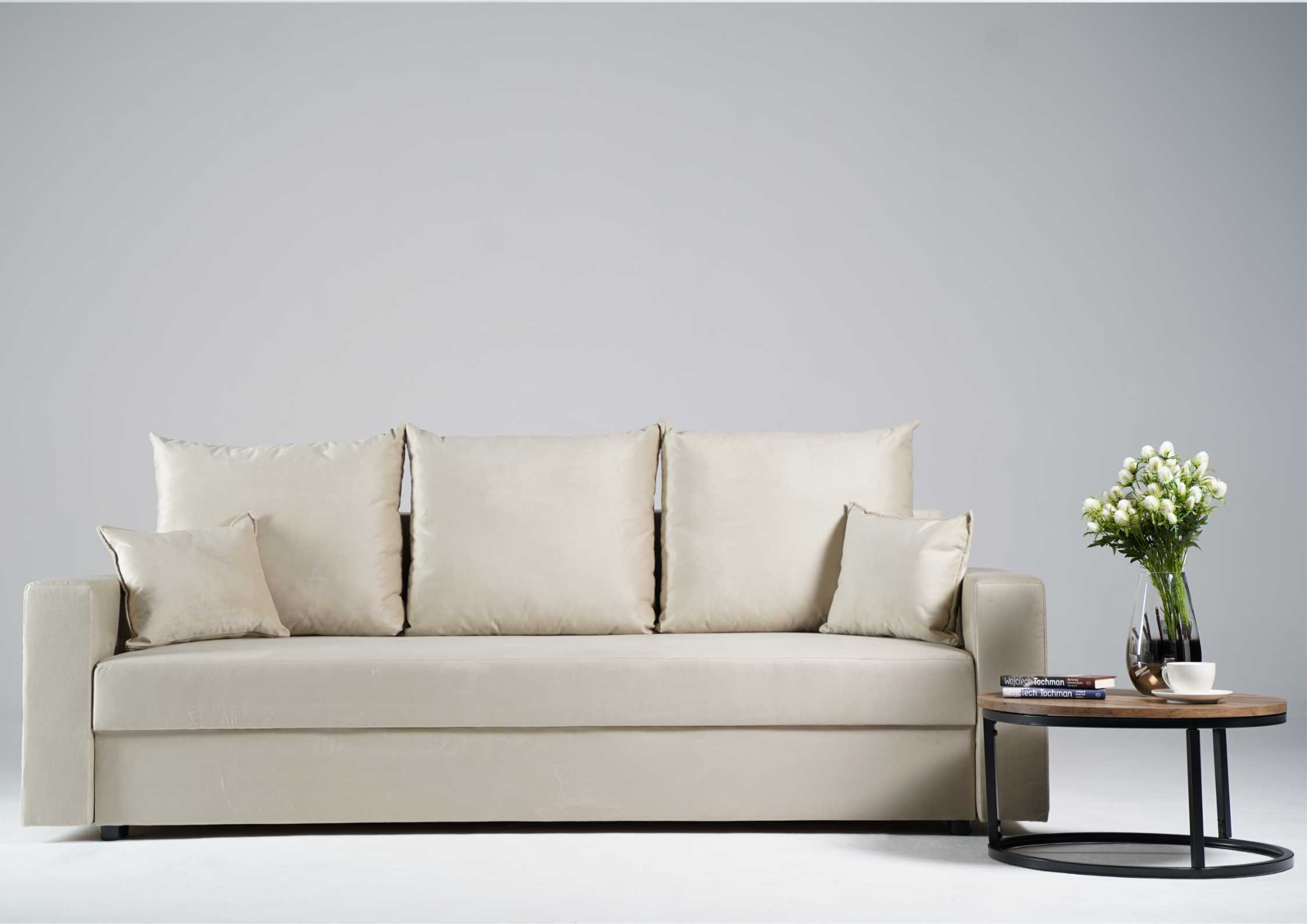 Beżowa klasyczna sofa rozkładana